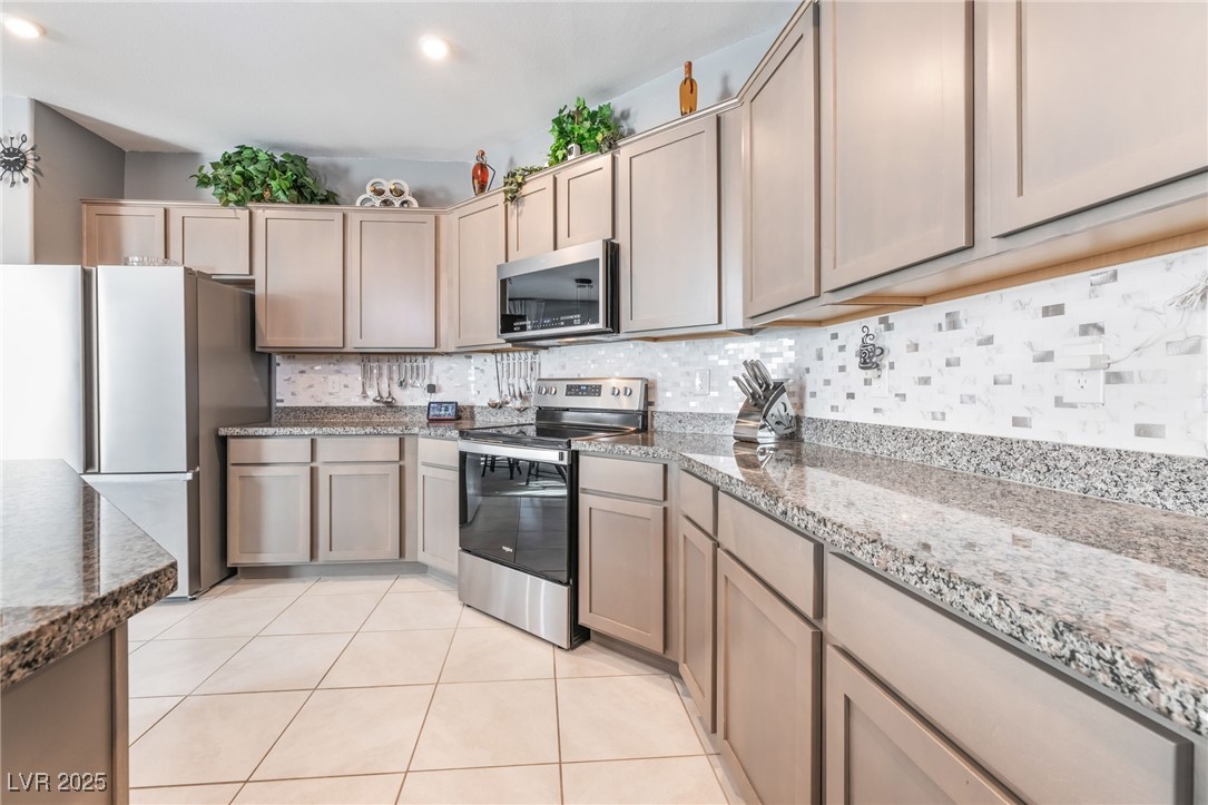 675 Turtleback Falls Avenue