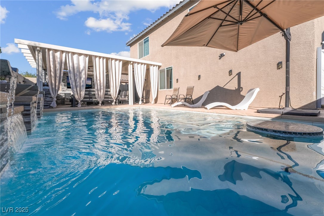 675 Turtleback Falls Avenue