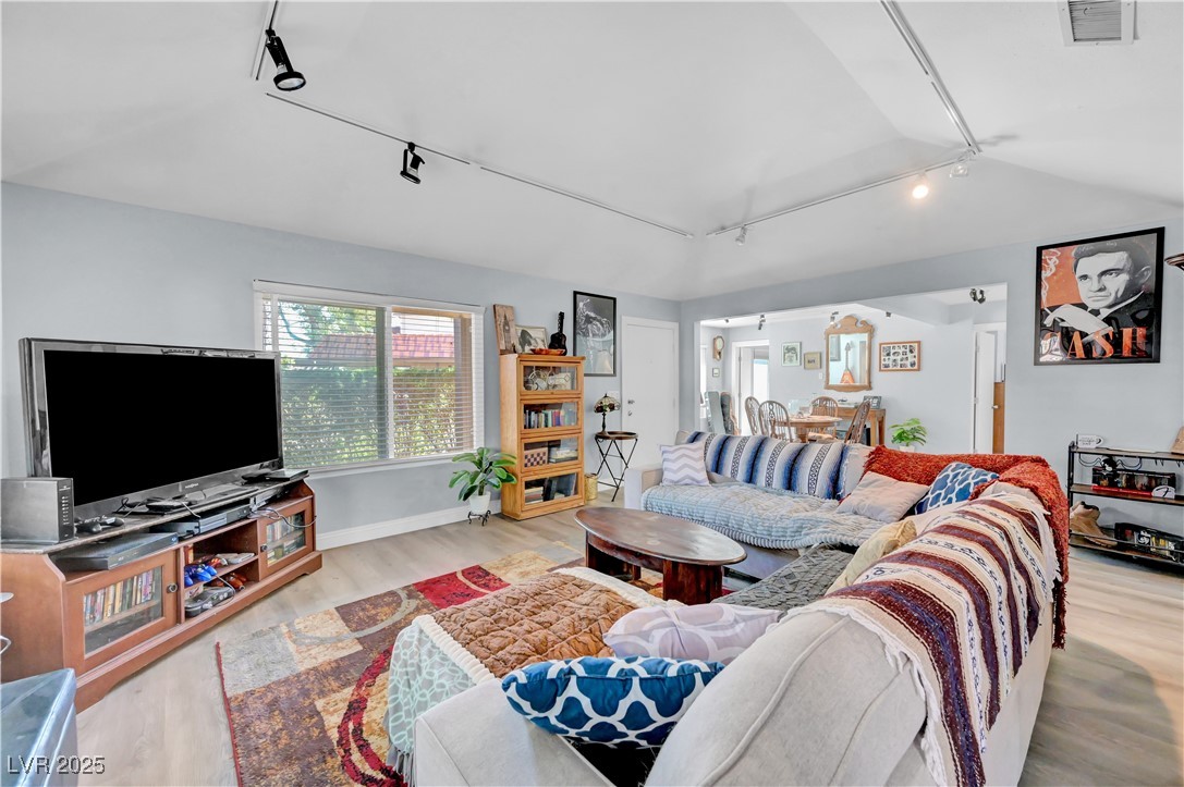 639 Pepper Tree Circle