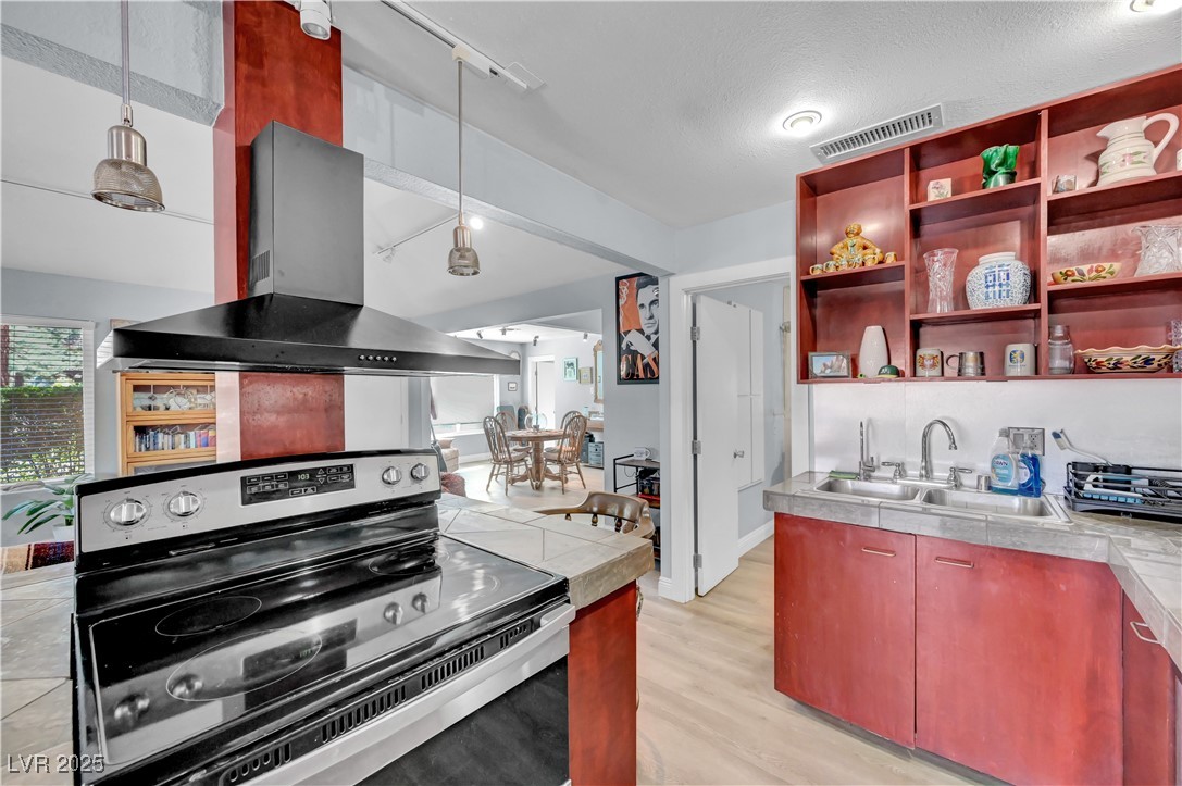 639 Pepper Tree Circle