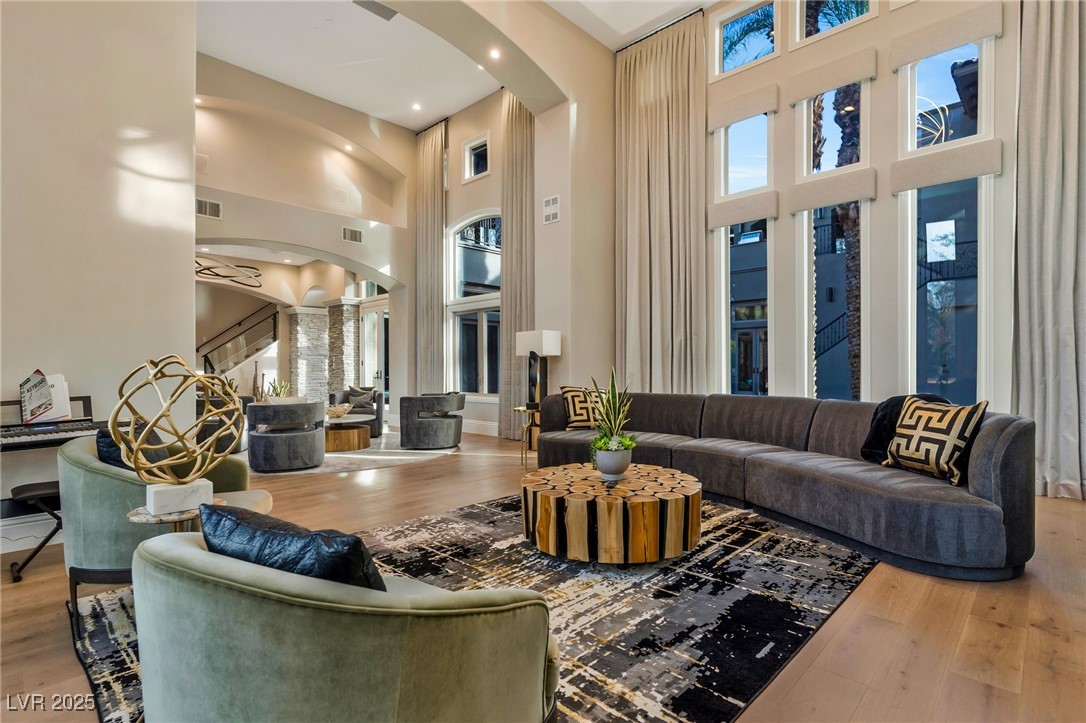 5 Wood Creek Court