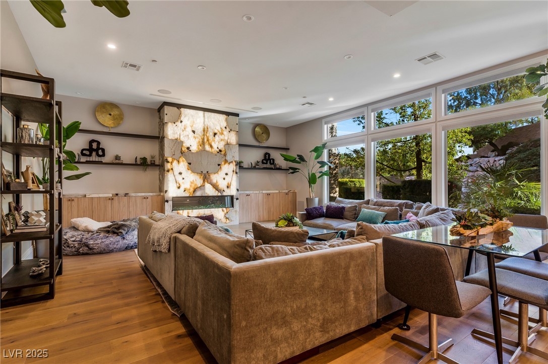 5 Wood Creek Court