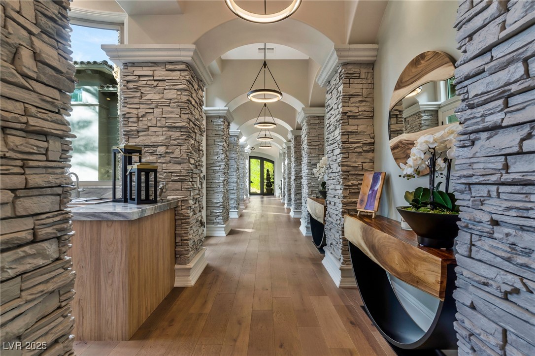 5 Wood Creek Court