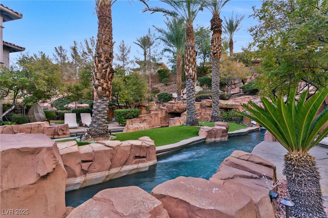5 Wood Creek Court