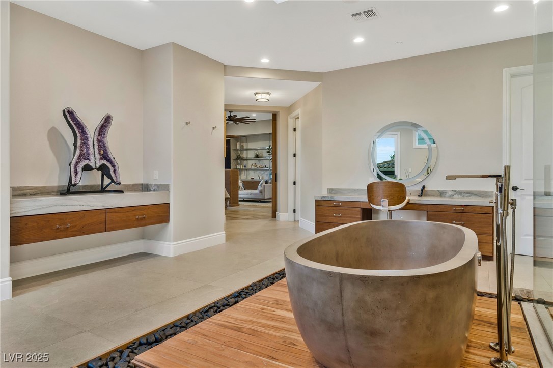 5 Wood Creek Court