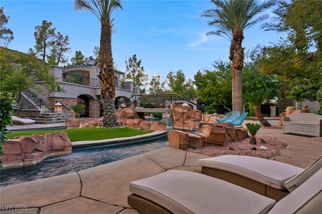 5 Wood Creek Court