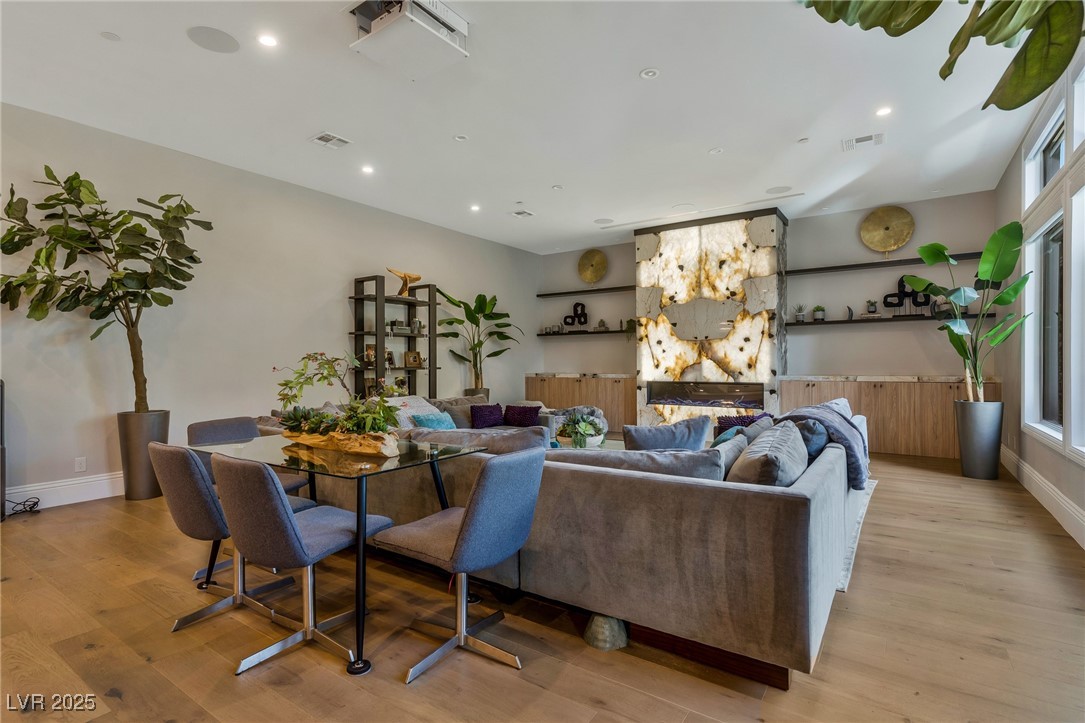5 Wood Creek Court