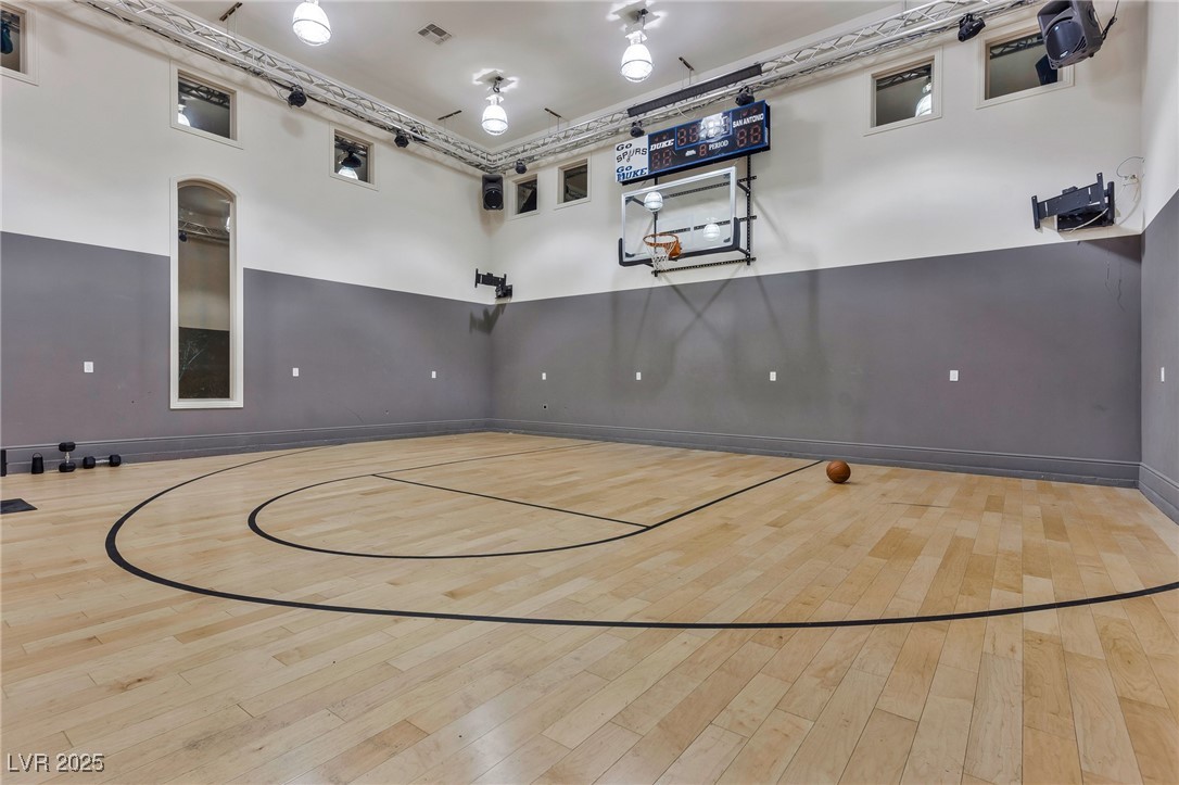 5 Wood Creek Court