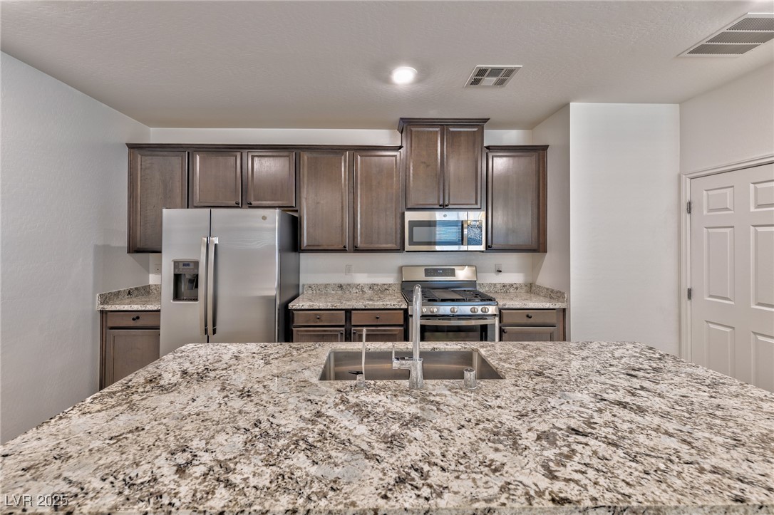 988 Edel Hest Avenue