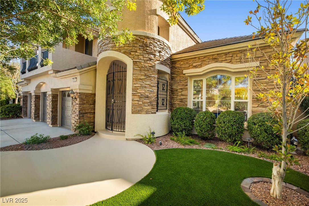 9521 Queen Charlotte Drive