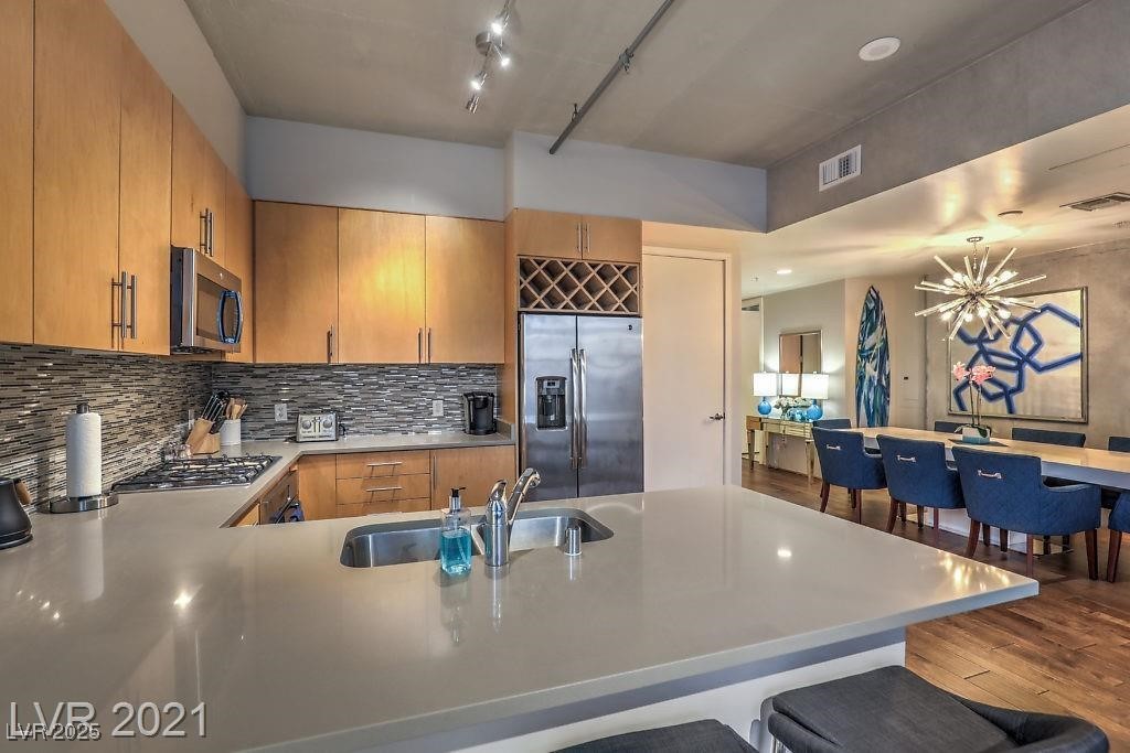 353 East Bonneville Avenue 1002