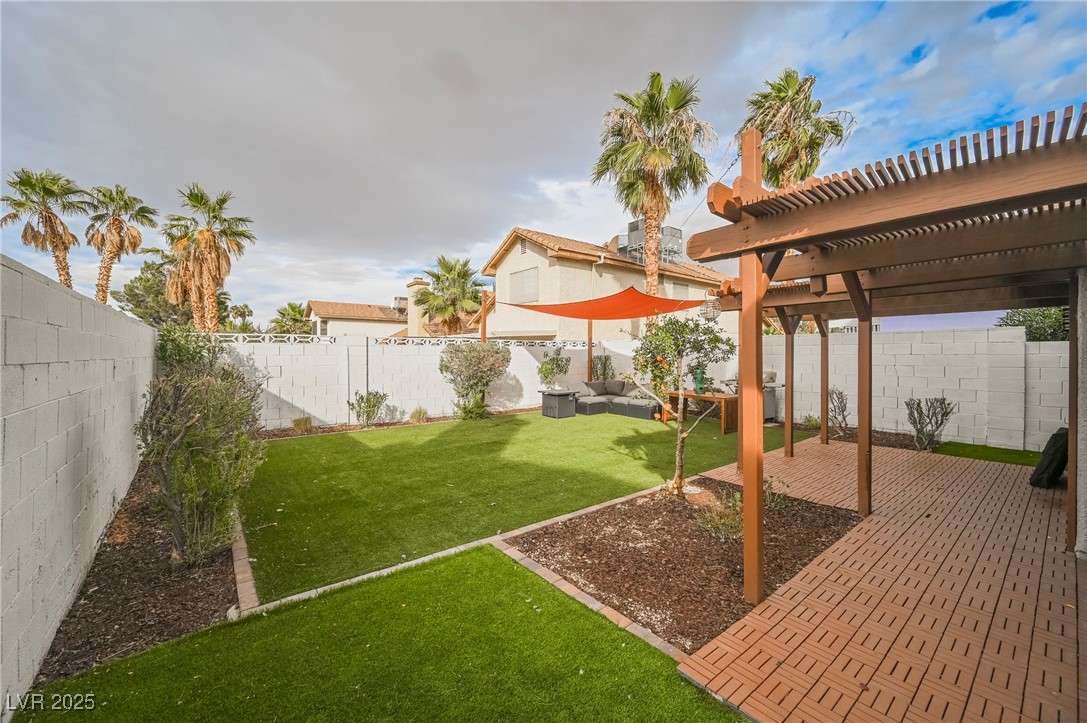 1640 Crystal Shadows Circle