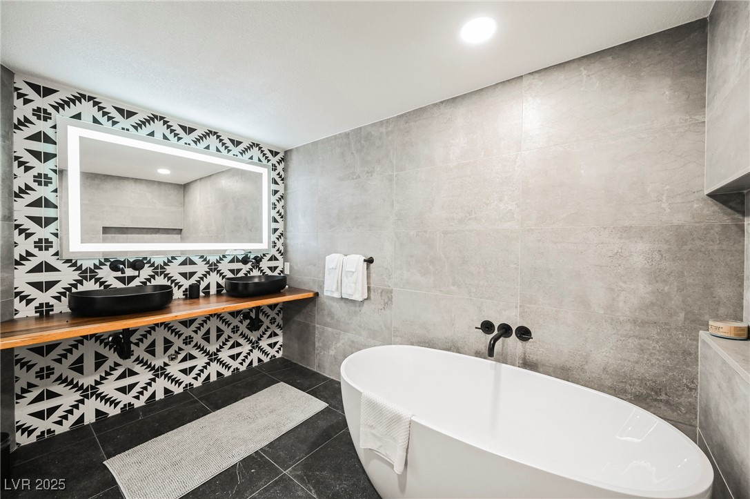 1640 Crystal Shadows Circle