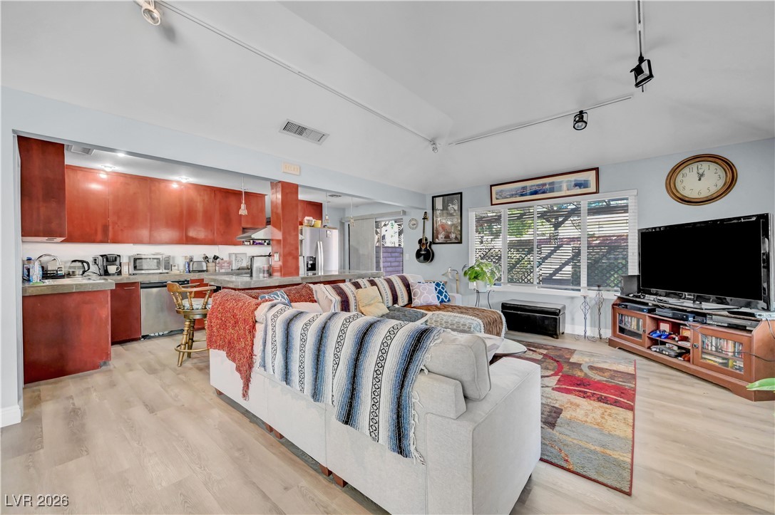 639 Pepper Tree Circle