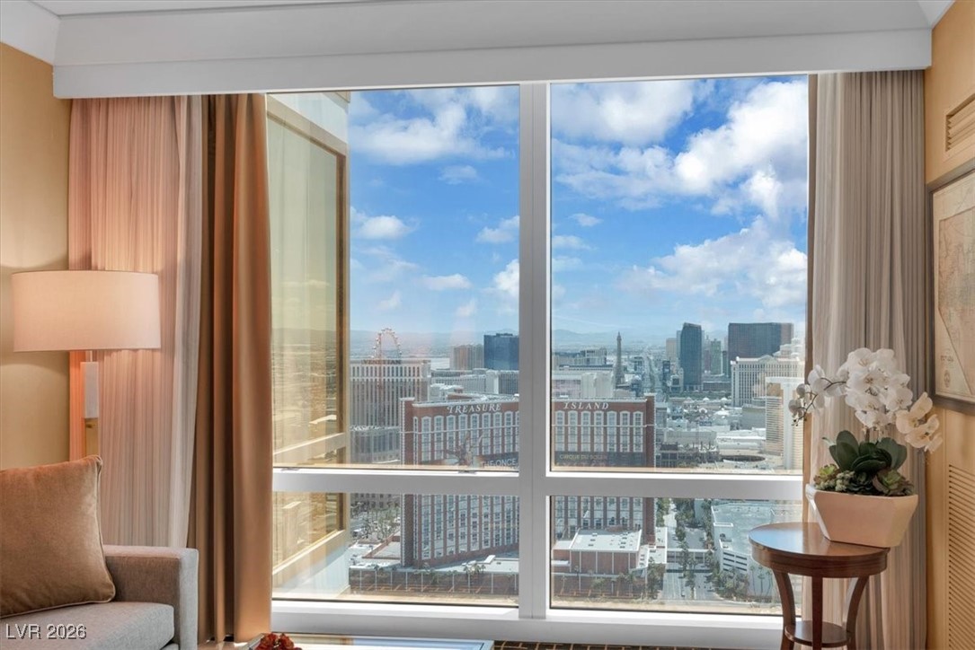 2000 North Fashion Show Drive 5326