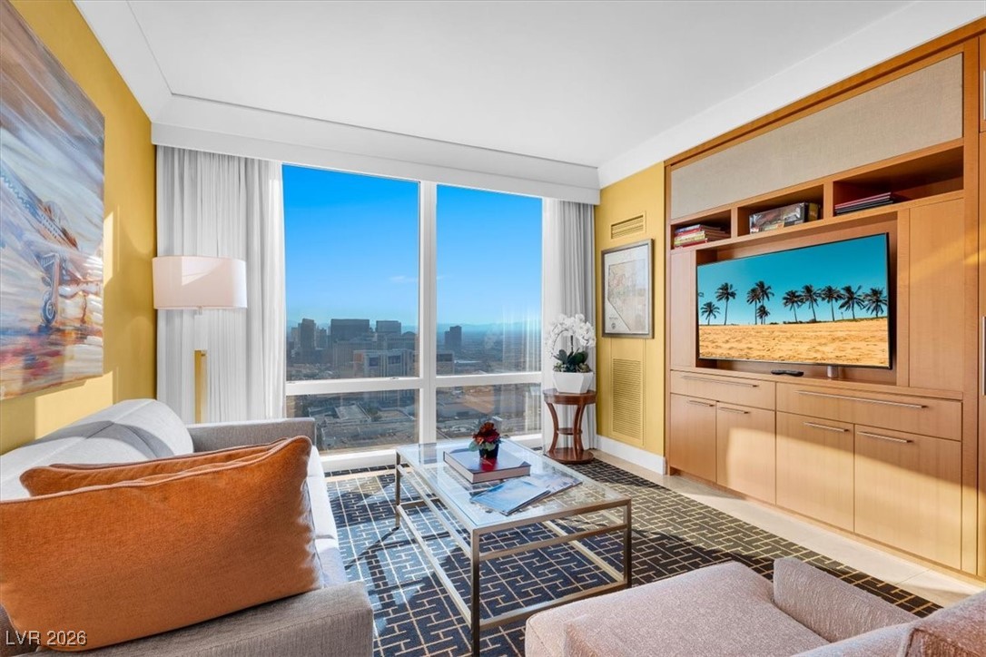 2000 North Fashion Show Drive 5326