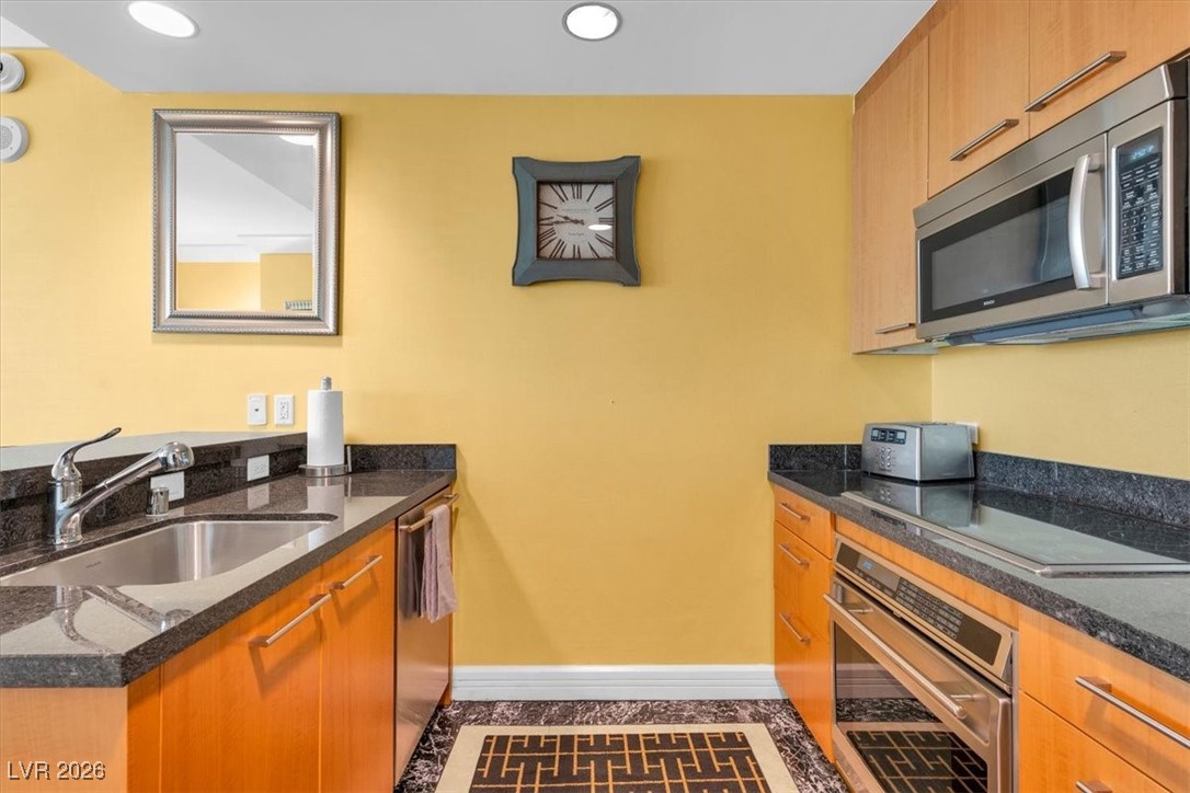 2000 North Fashion Show Drive 5326