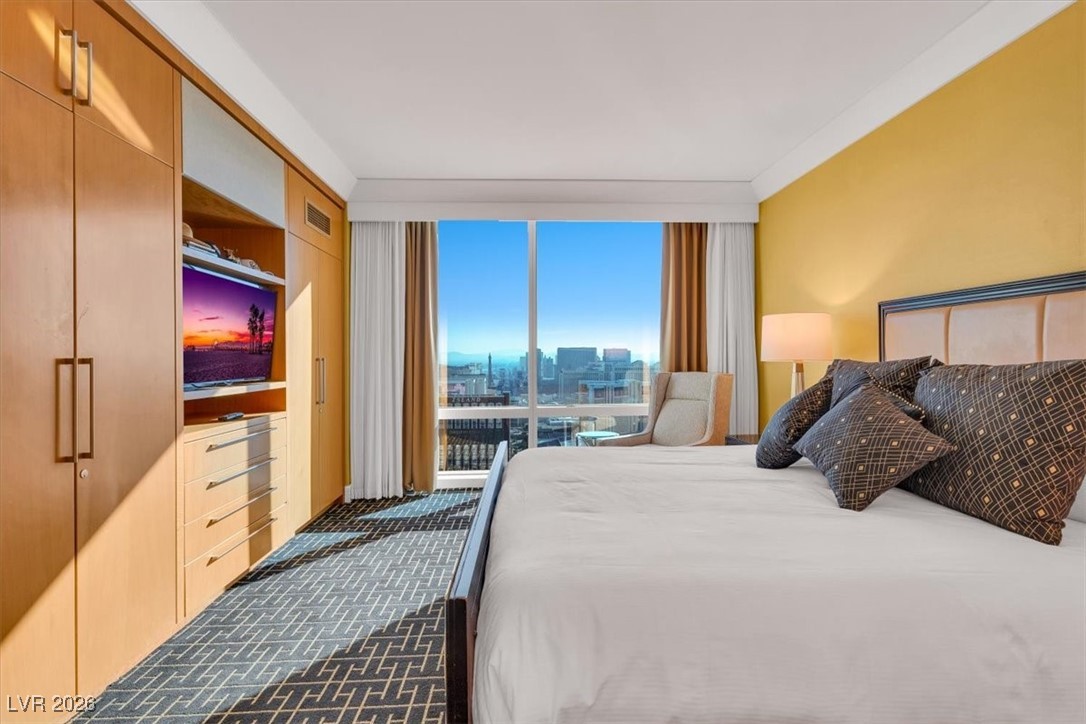 2000 North Fashion Show Drive 5326