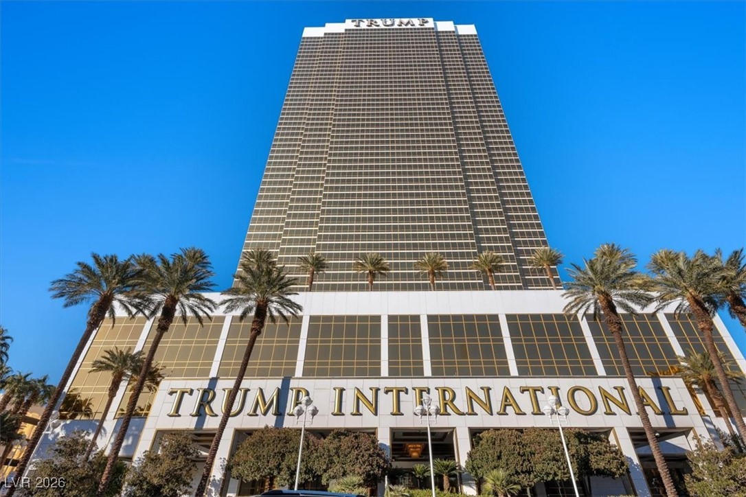 2000 North Fashion Show Drive 5326