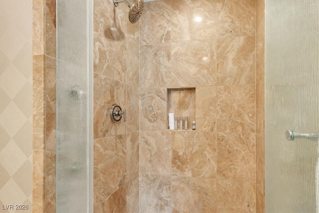 2000 North Fashion Show Drive 5326