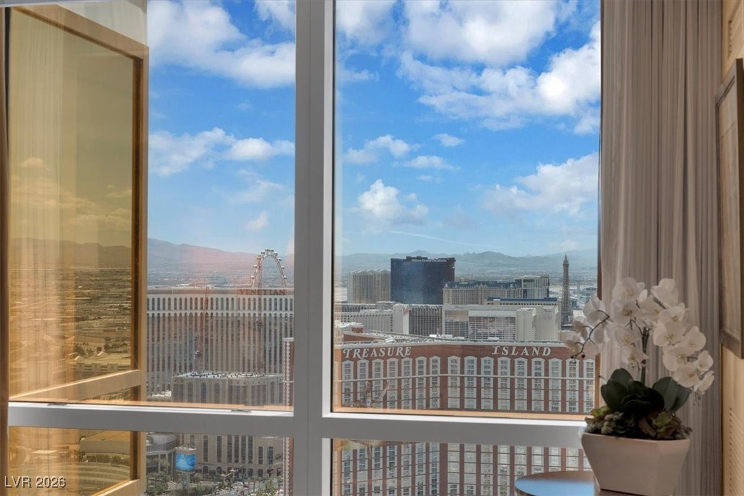 2000 North Fashion Show Drive 5326