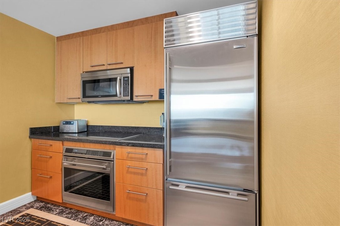 2000 North Fashion Show Drive 5326