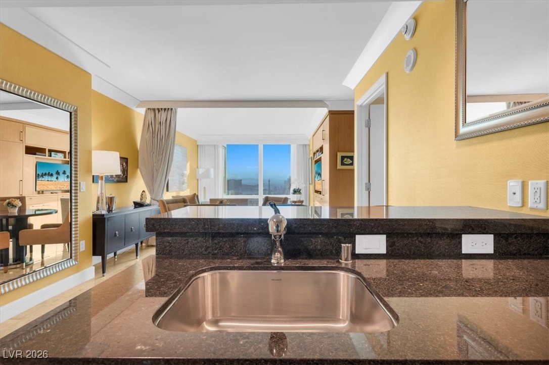 2000 North Fashion Show Drive 5326