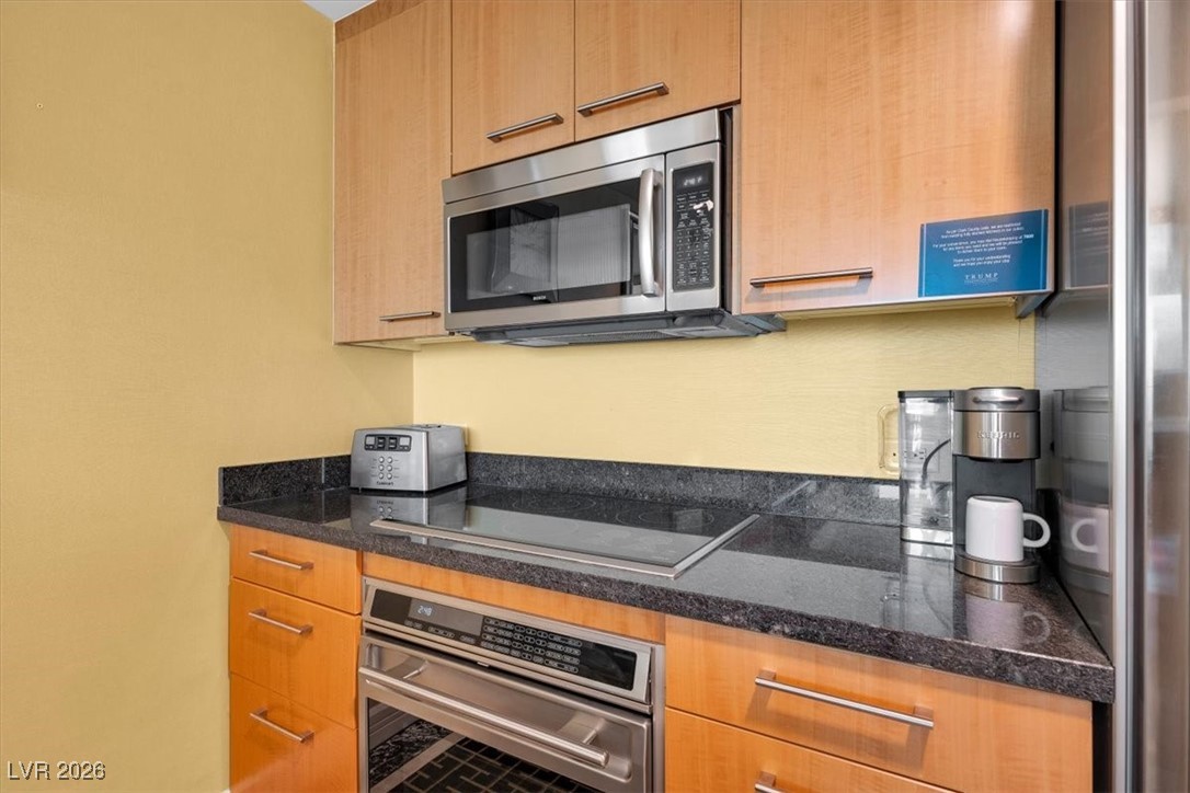 2000 North Fashion Show Drive 5326