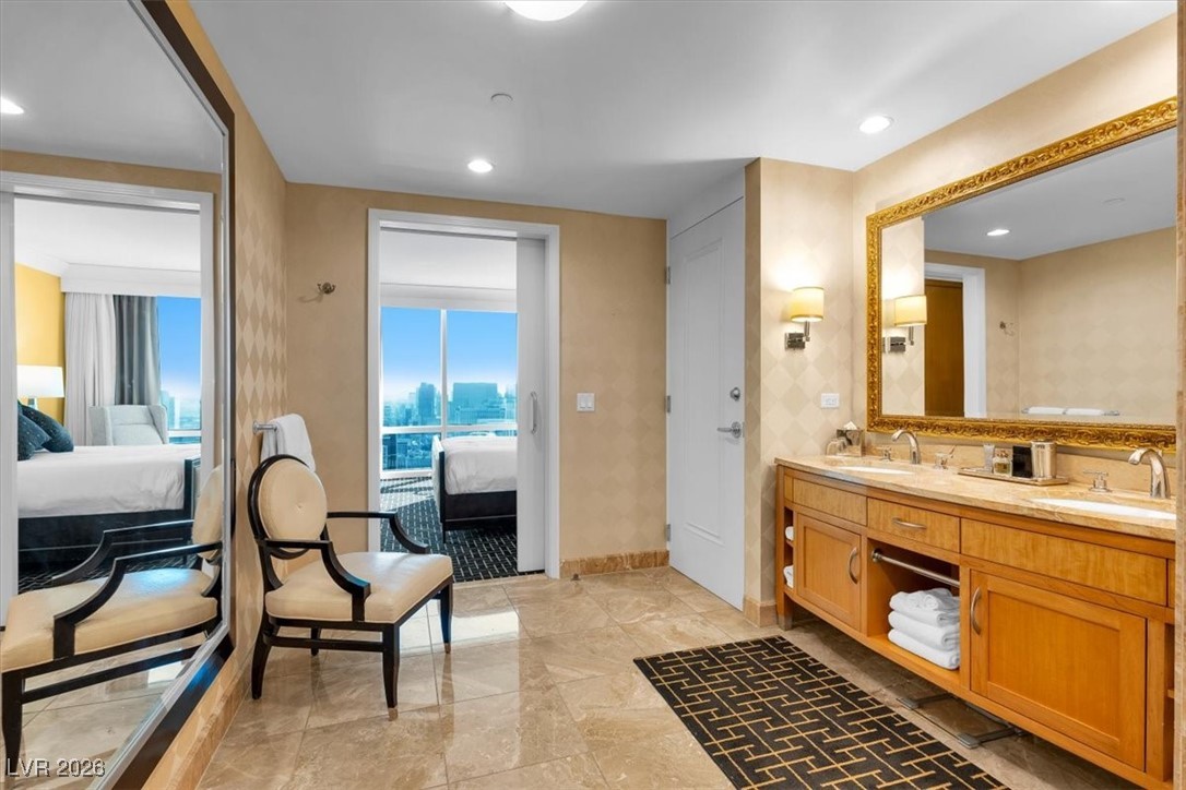 2000 North Fashion Show Drive 5326