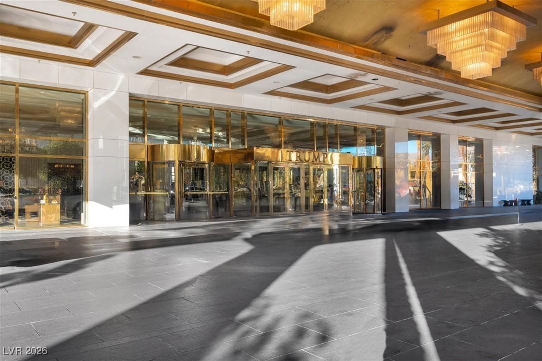 2000 North Fashion Show Drive 5326