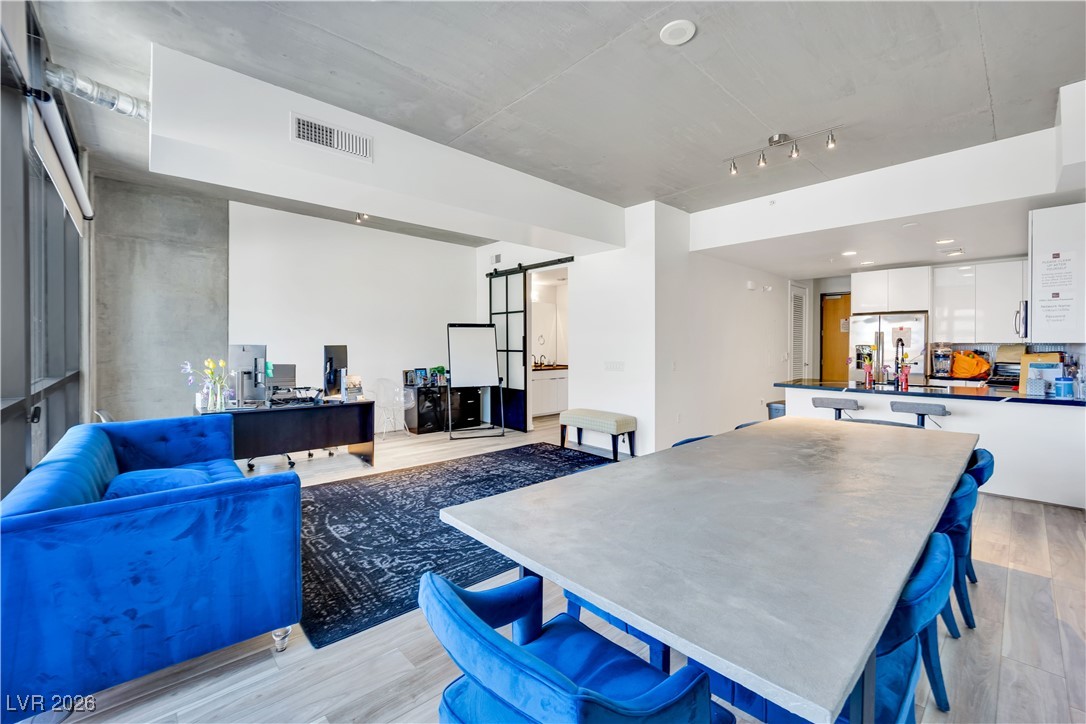 353 East Bonneville Avenue 185