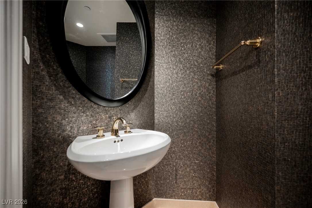 2877 Paradise Road 1604