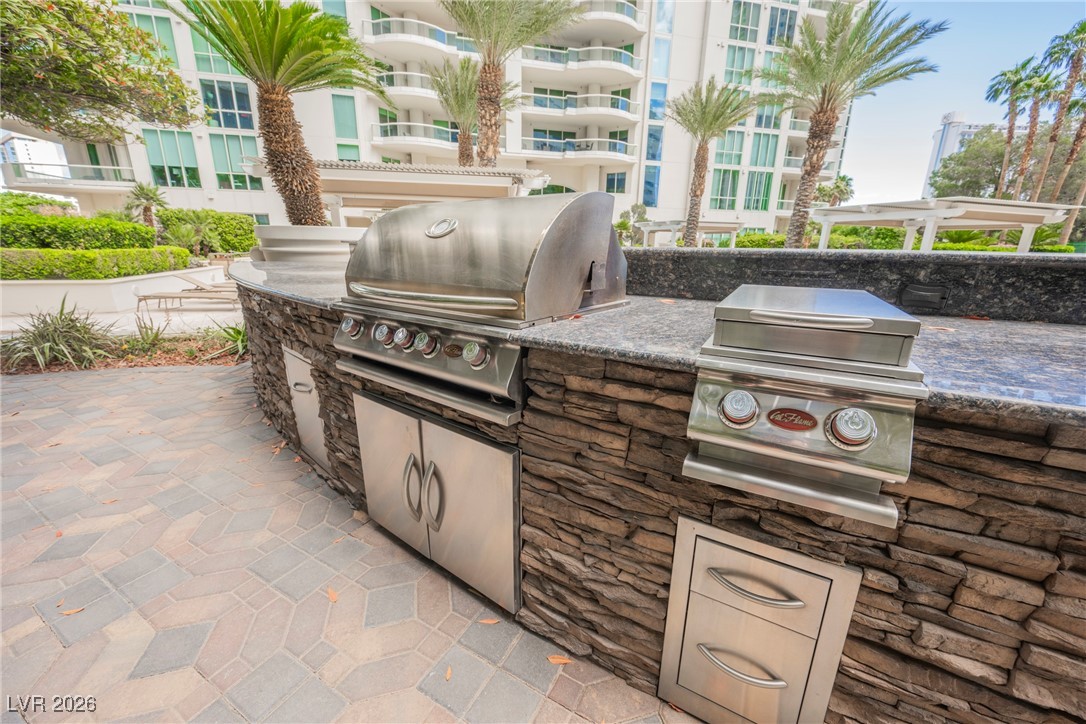 2877 Paradise Road 1604