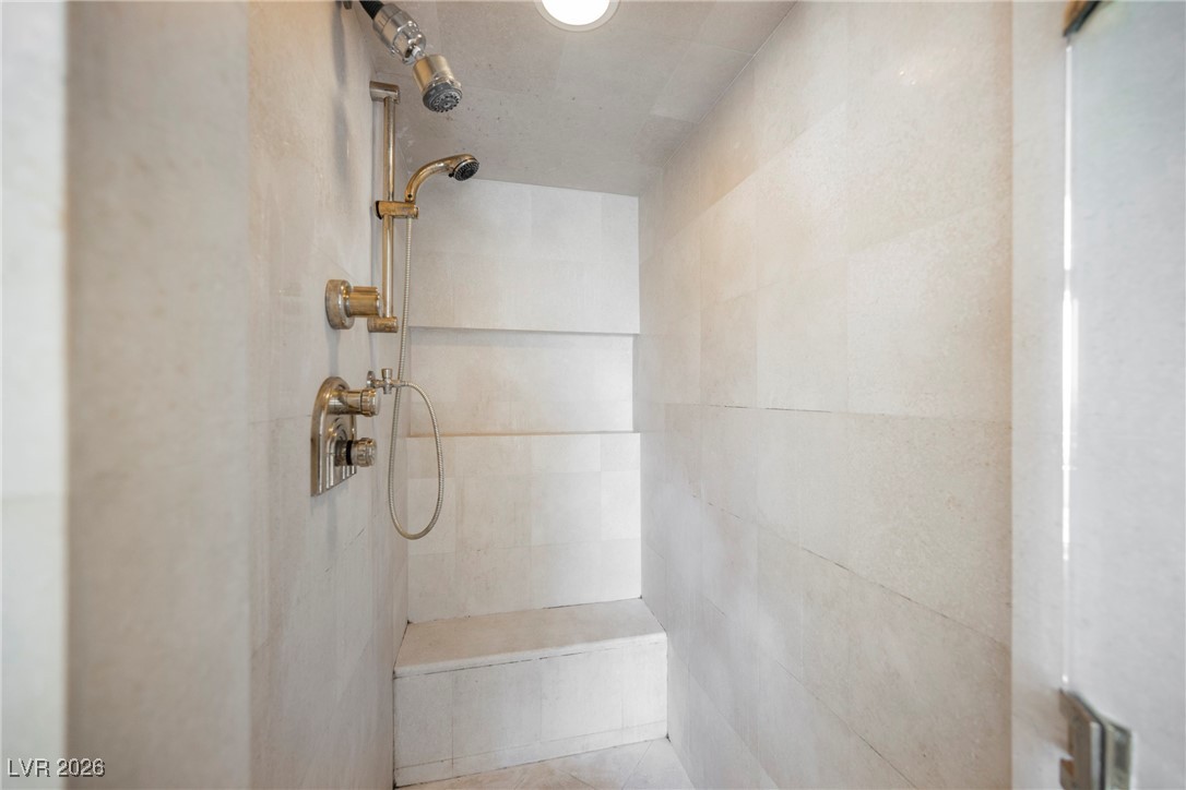 2877 Paradise Road 1604