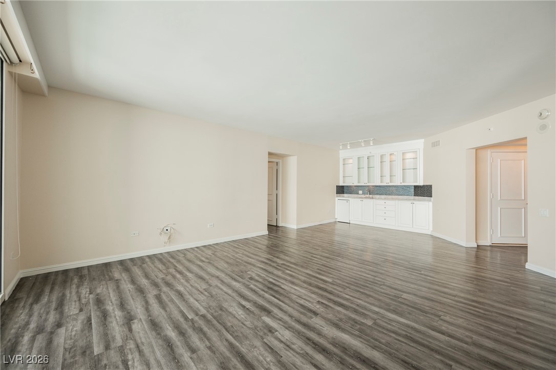 2877 Paradise Road 1604