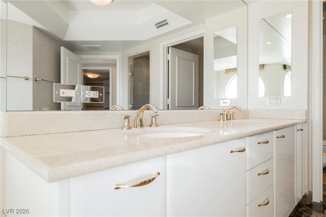 2877 Paradise Road 1604