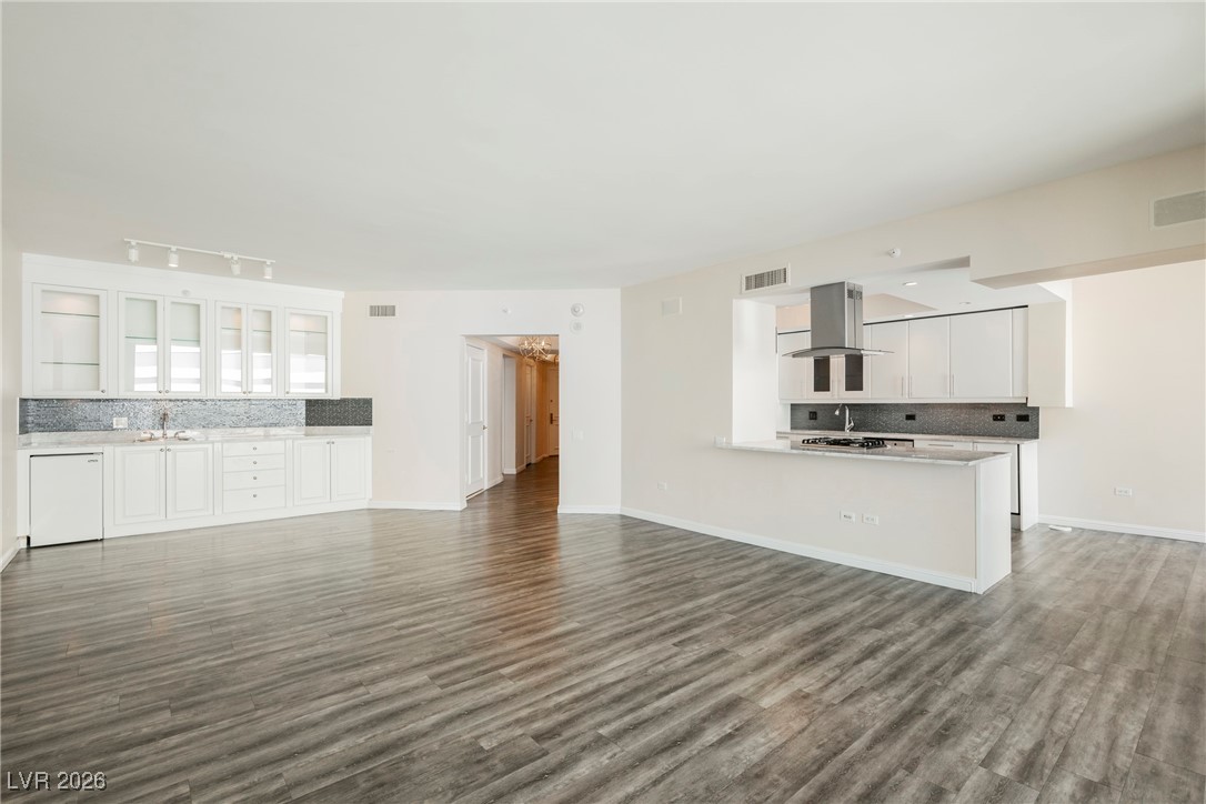 2877 Paradise Road 1604