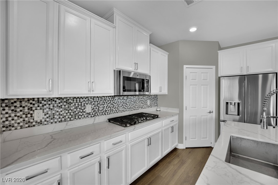 737 Foreign Reef Way