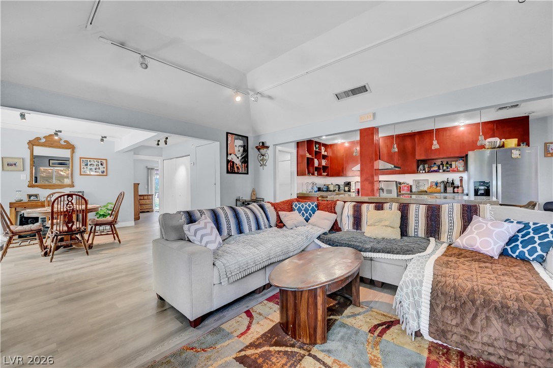 639 Pepper Tree Circle