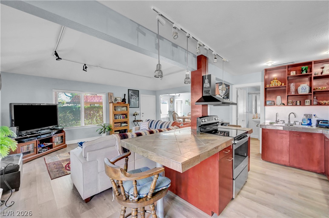 639 Pepper Tree Circle