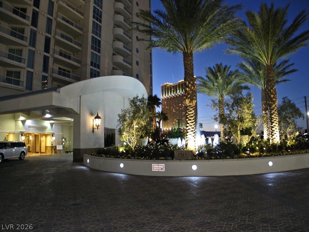 2747 PARADISE Road 502