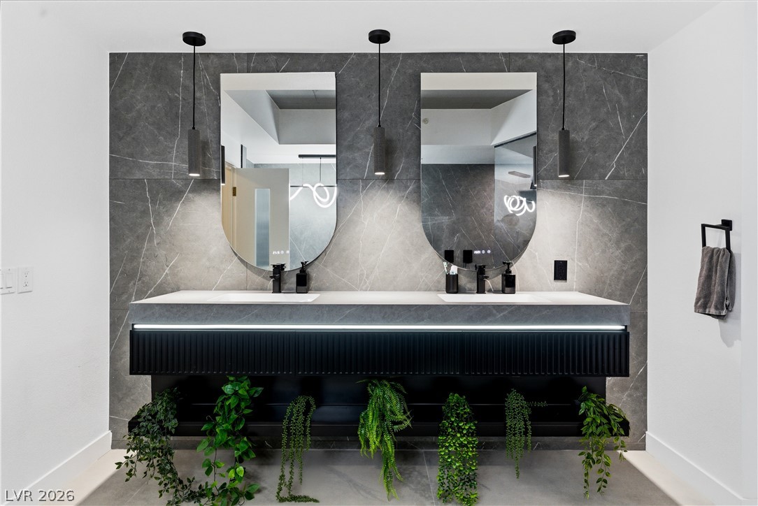 360 East Desert Inn Road 807