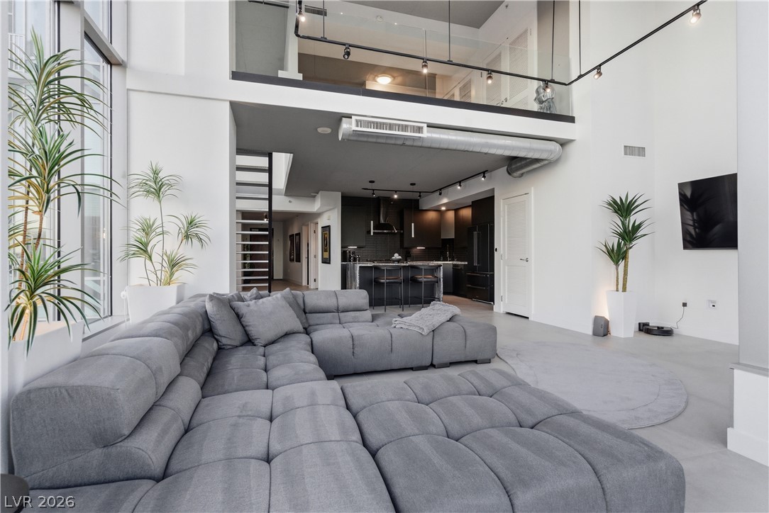 360 East Desert Inn Road 807