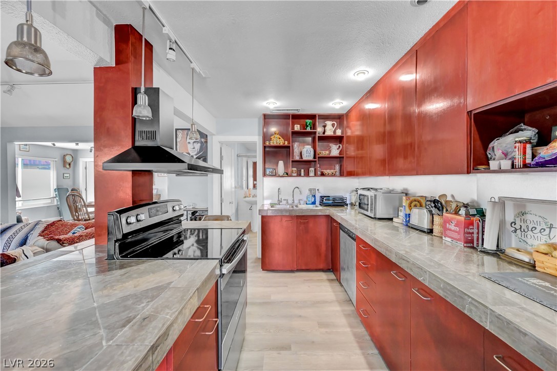 639 Pepper Tree Circle