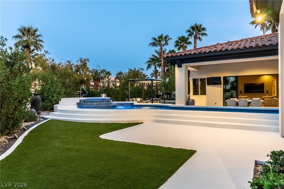 5016 Scenic Ridge Drive