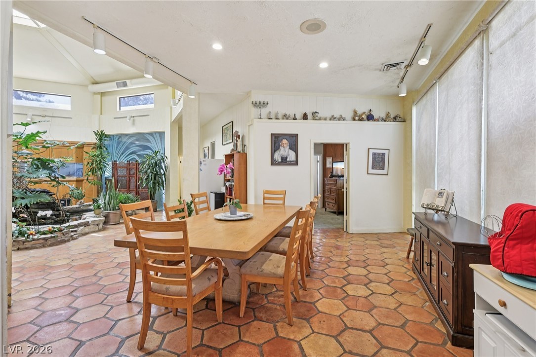 55 Siddall Avenue