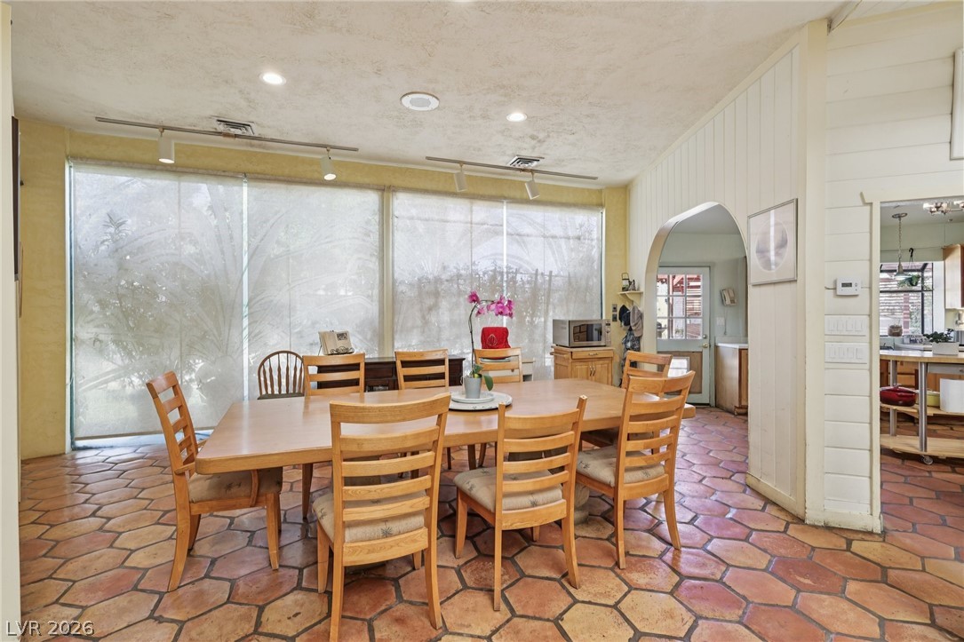 55 Siddall Avenue