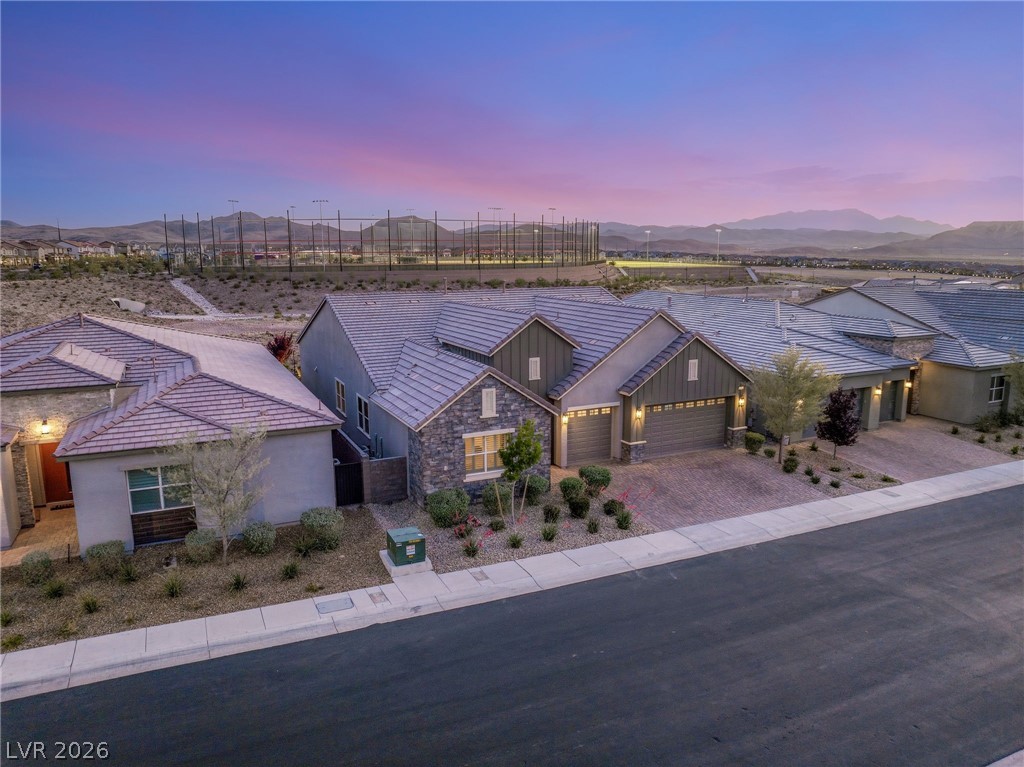 2711 Canvas Sky Street