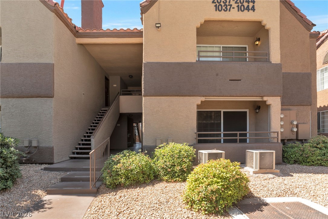 2200 South Fort Apache Road 1044