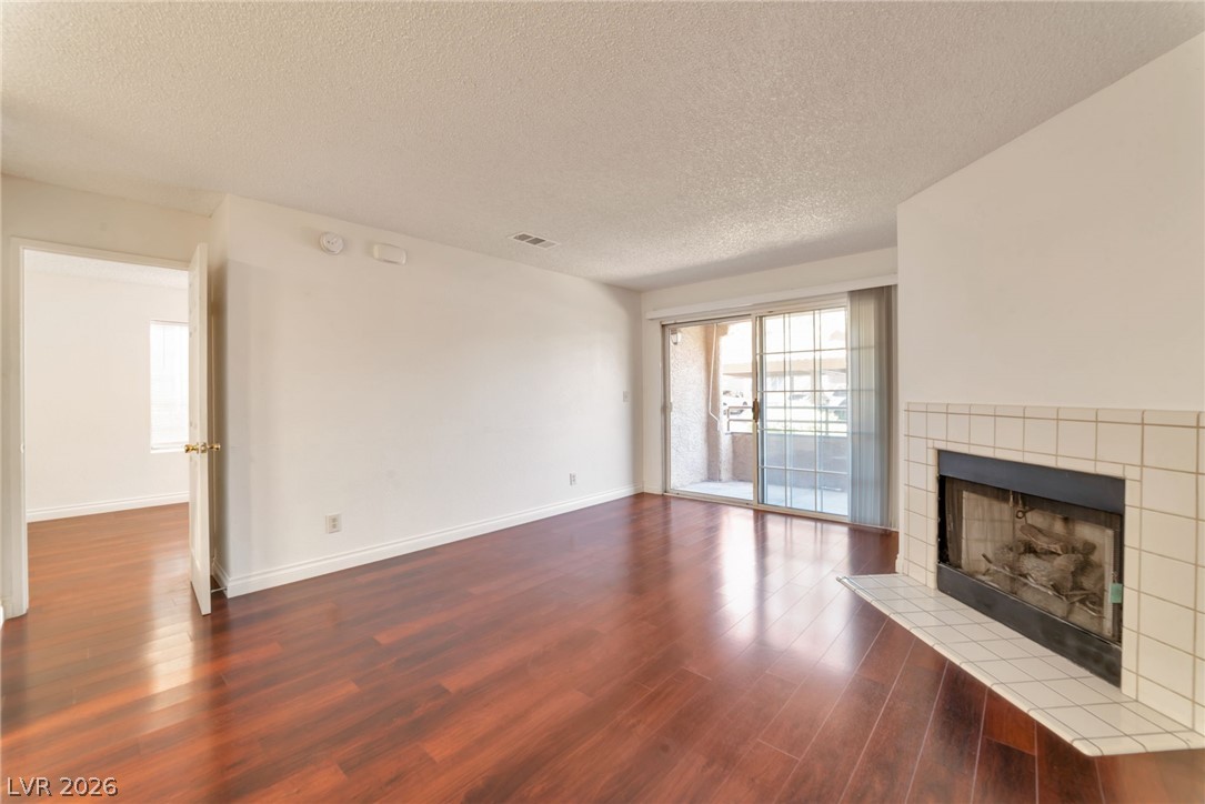 2200 South Fort Apache Road 1044